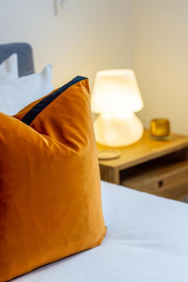 Апартаменты Cashel Street Hideaway 2 Bed 2 Bath Крайстчёрч Экстерьер фото