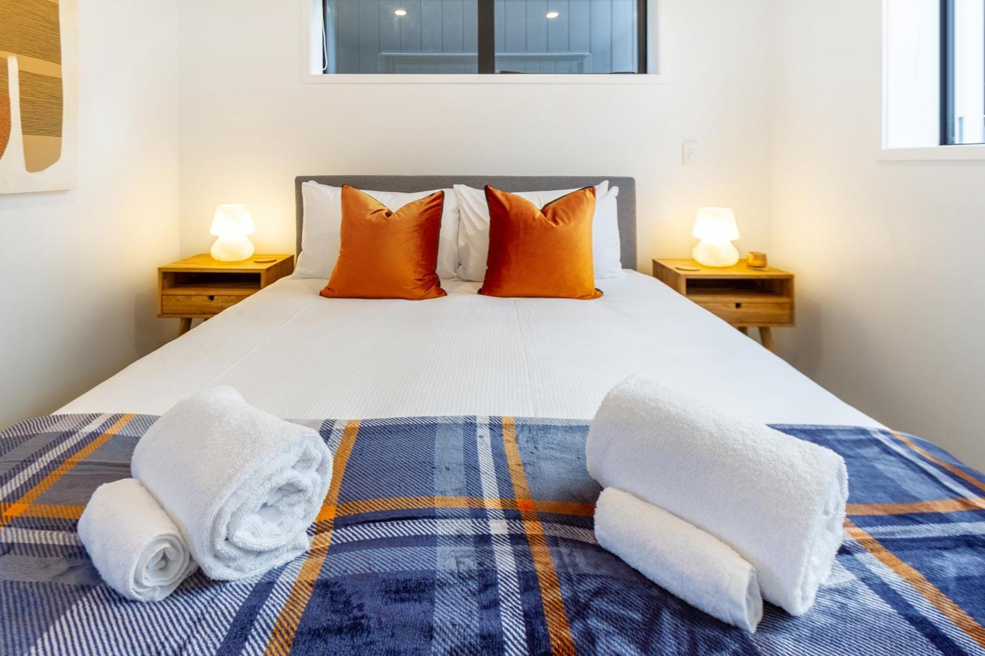 Апартаменты Cashel Street Hideaway 2 Bed 2 Bath Крайстчёрч Экстерьер фото