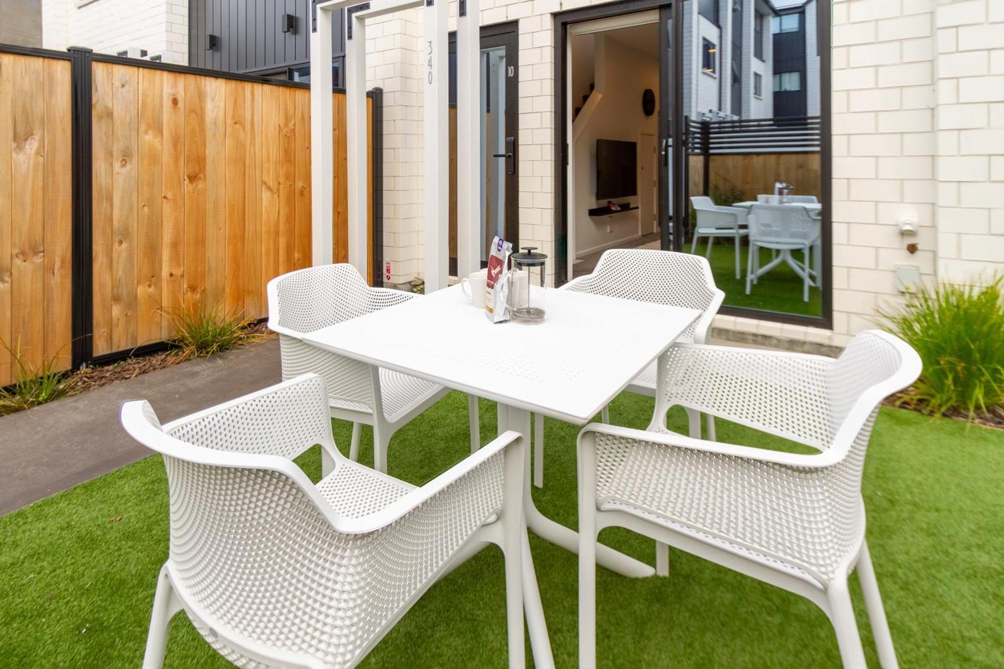 Апартаменты Cashel Street Hideaway 2 Bed 2 Bath Крайстчёрч Экстерьер фото